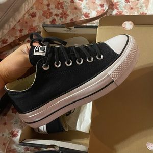 Black Converse (platform)